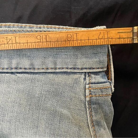>70%OFF❣️Banana Republic Light Wash Jeans, 34, *Fashion Show Stock* Like NEW - Picture 12 of 13
